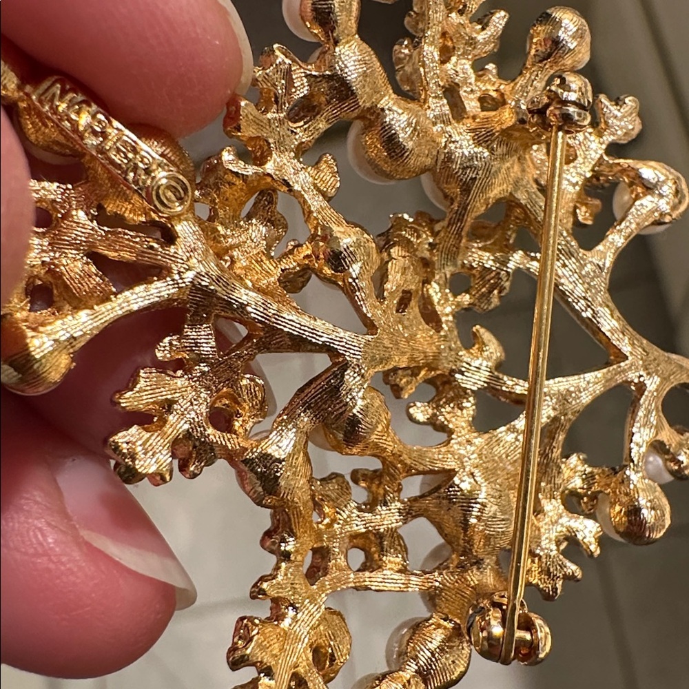 Vintage gold tone Napier brooch with tree & faux pearls - Picture 10 of 14